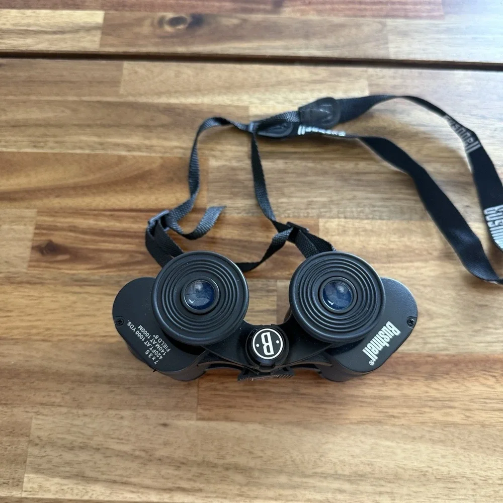 Bushnell Instafocus Field of View 7X35 420 ft @ 1000 yds Binoculars With Case
